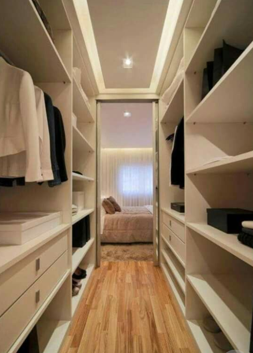 П-образная гардеробная комната в спальню Семей