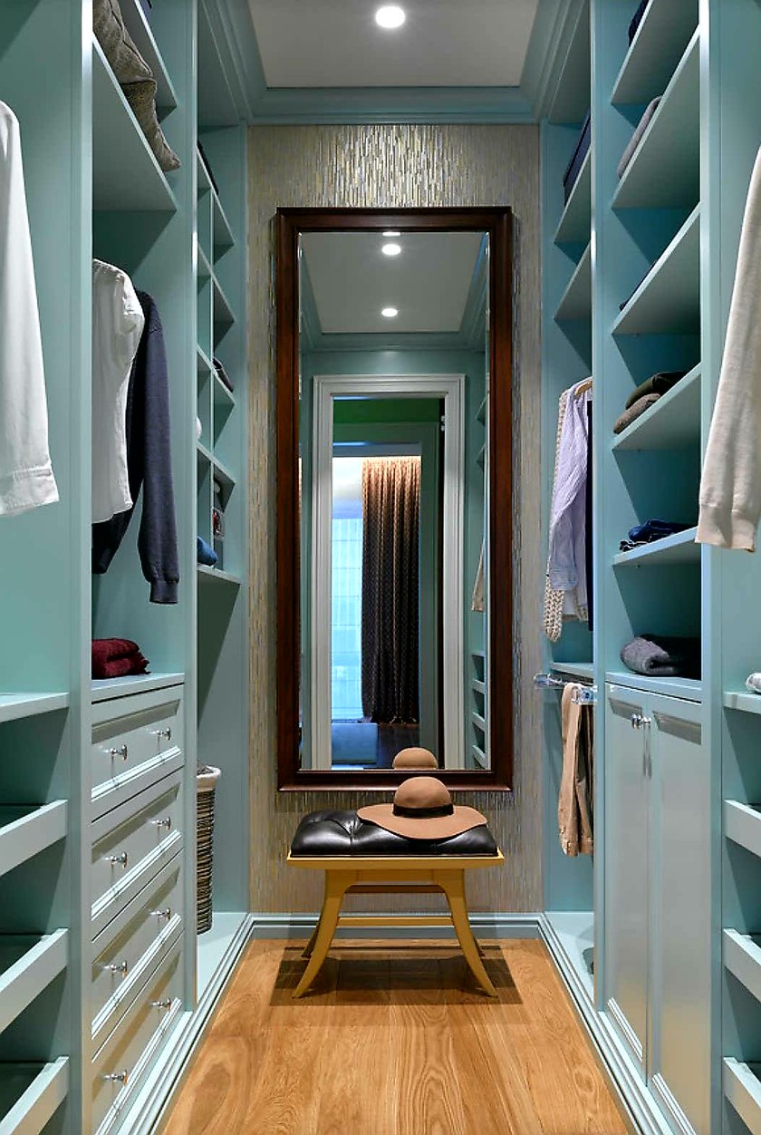 Параллельная гардеробная комната с большим зеркалом Семей