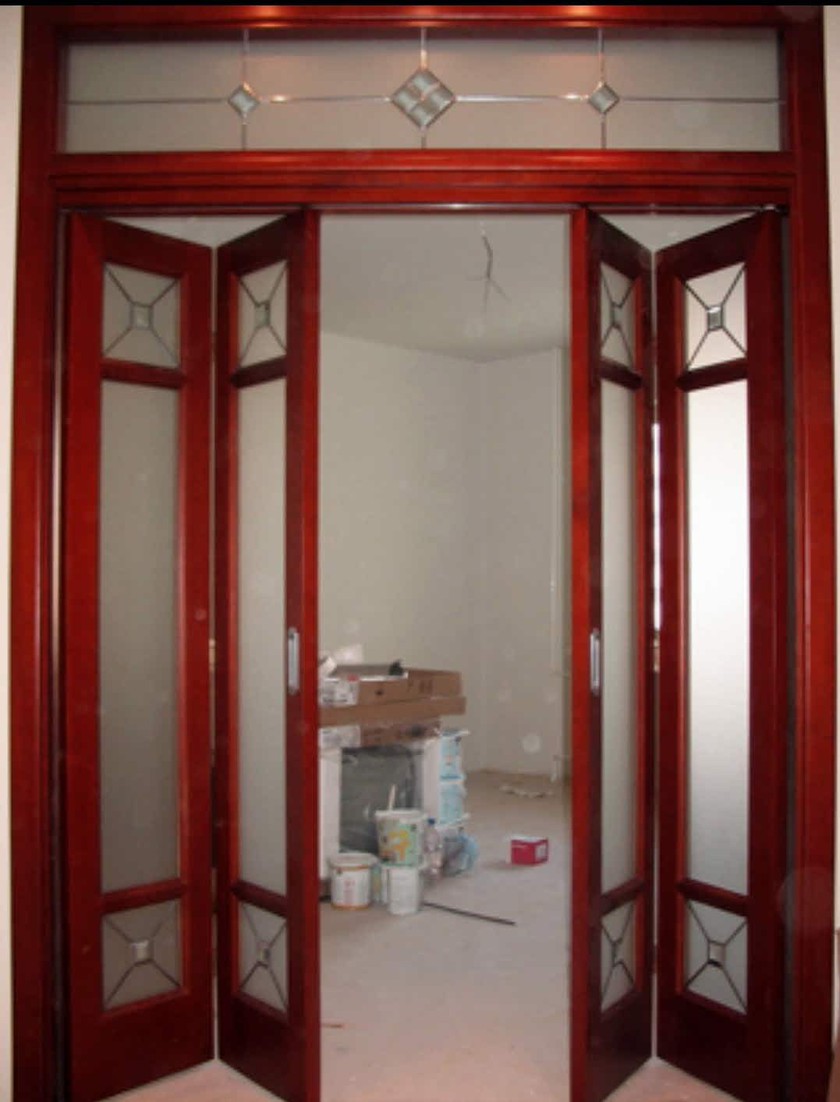 Дверь гармошка с декоративными стеклянными вставками Семей